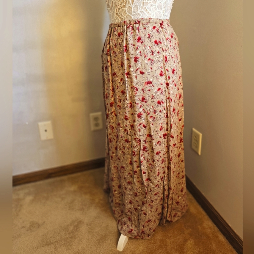 Women's Rose Patterned Skirt Size 8